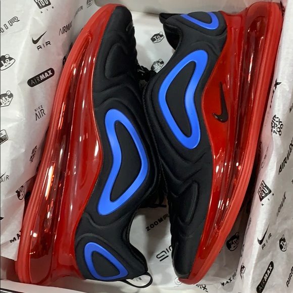 NIKE AIR MAX 720 Black/University Gold - Picture 2 of 16